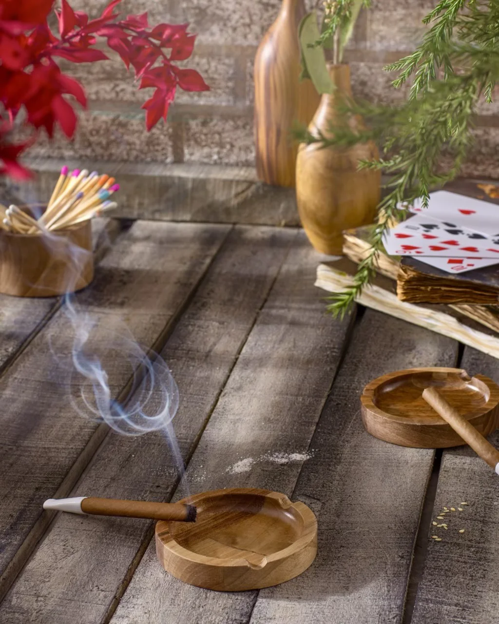 زیر سیگاری چوبی مدل گرد اماهوم (چوب گردو) Ashtray-Round
