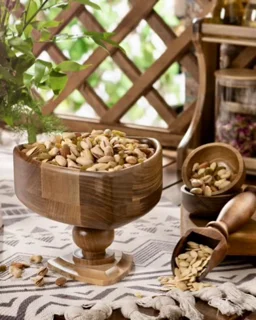 ظرف آجیل پایه دار مدل مثلث قطر 21cm اماهوم (چوب گردو) Nut/Pyramid-PB21